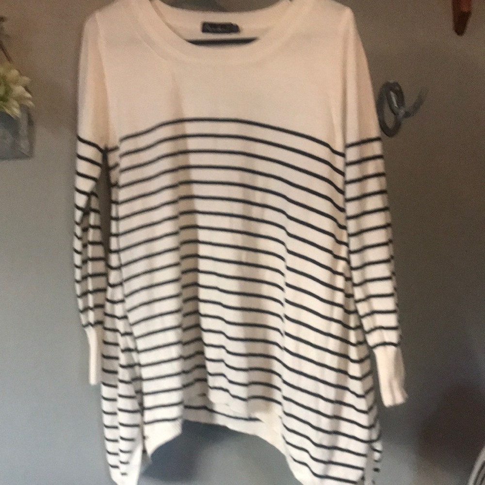 M/L black and white Racheal sweater